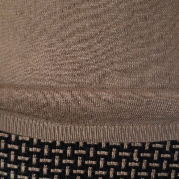 Hugo Boss Silk & Cashmere V-neck Top - Picture 5 of 15